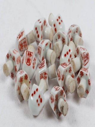 [さいころ独楽. 日本酒附録]. [Saikoro koma. Nihonshu furoku]. [1930s Sake Advertising Campaign - Porcelain Spinning Tops from Sake Bottles with Accompanying Advertising].