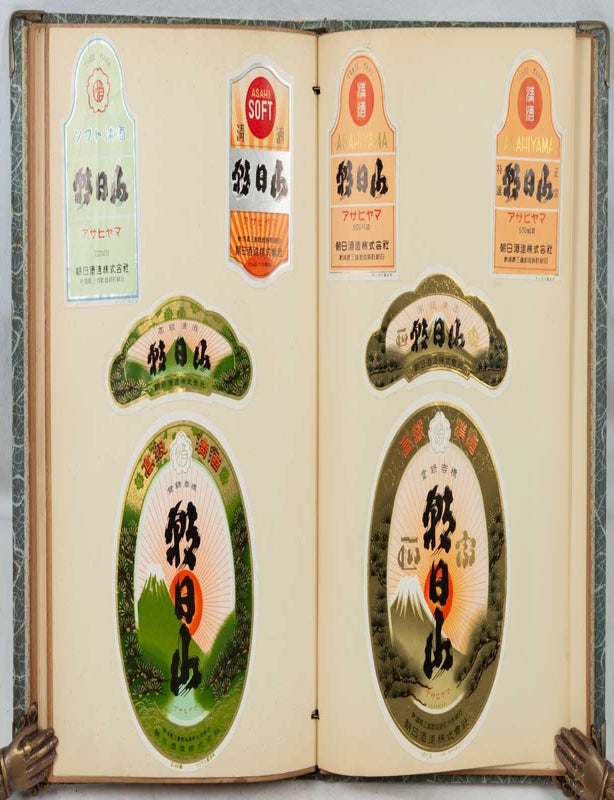 Stock ID #220608 [日本酒ラベルコレクション]. [Nihonshu raberu korekushon]. SCRAPBOOK OF JAPANESE SAKE LABEL COLLECTION.